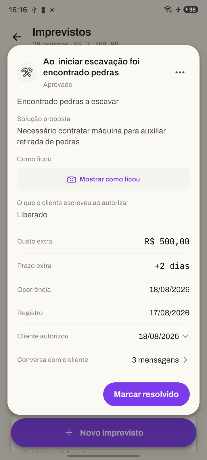 Um imprevisto aberto: o que foi encontrado, a solução, o custo e o prazo extra, e a autorização do cliente